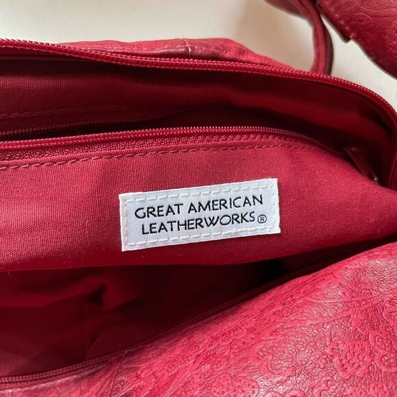 Great American Leather works Cherry red leather embossed knot shoulder bag. - Picture 8 of 13